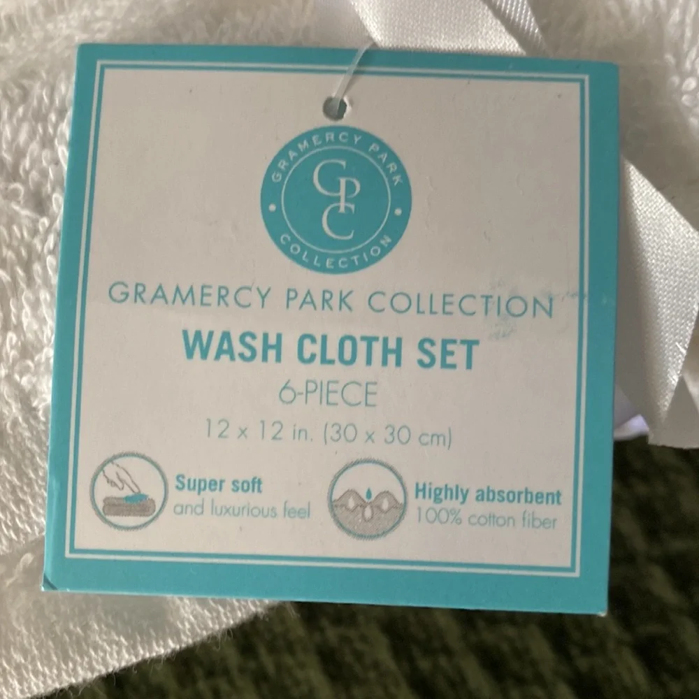 NWT- Gramercy Park Collection Wash Cloth Set
